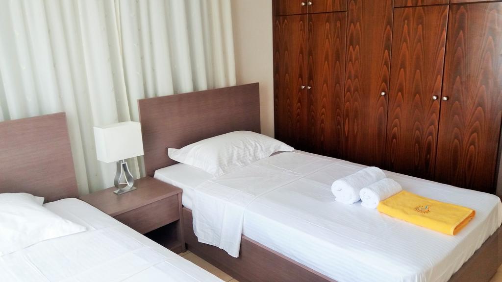 101 Mandritis Court Apartment ลาร์นาคา ภายนอก รูปภาพ
