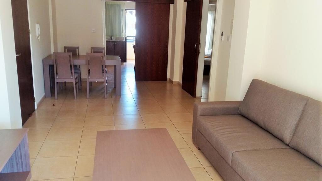 101 Mandritis Court Apartment ลาร์นาคา ภายนอก รูปภาพ