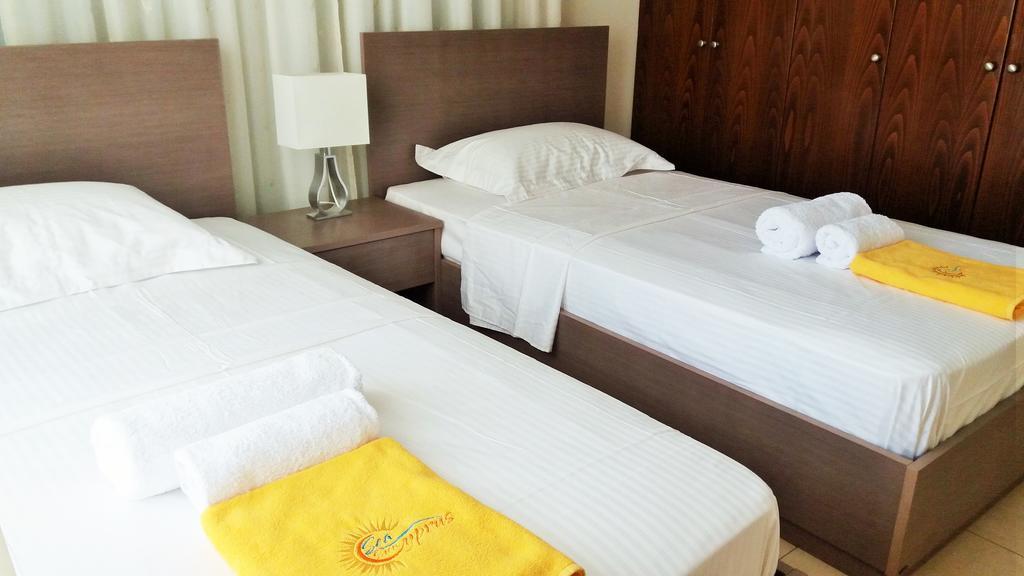 101 Mandritis Court Apartment ลาร์นาคา ภายนอก รูปภาพ