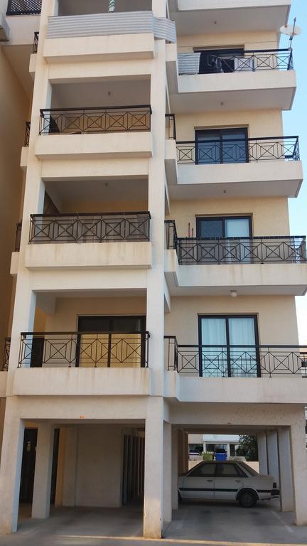 101 Mandritis Court Apartment ลาร์นาคา ภายนอก รูปภาพ