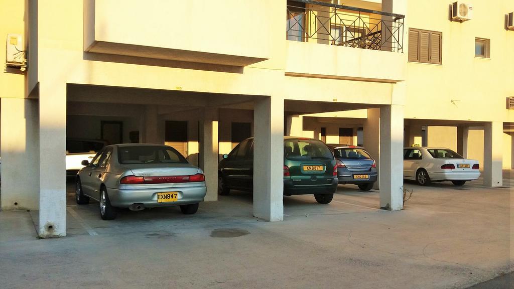 101 Mandritis Court Apartment ลาร์นาคา ภายนอก รูปภาพ