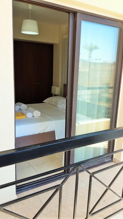 101 Mandritis Court Apartment ลาร์นาคา ภายนอก รูปภาพ