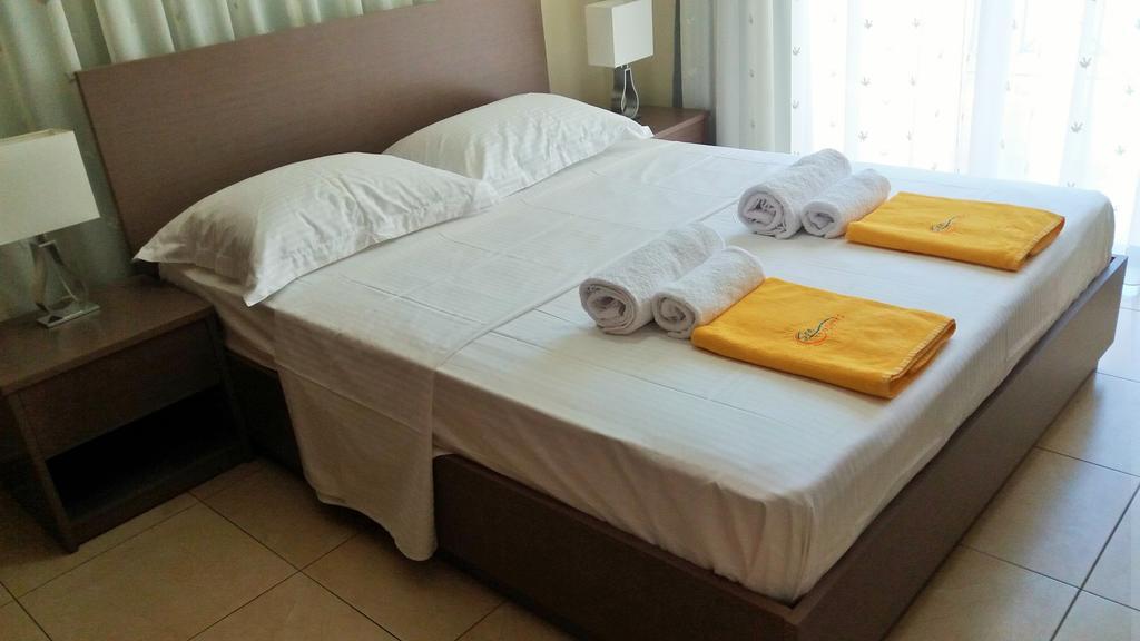 101 Mandritis Court Apartment ลาร์นาคา ภายนอก รูปภาพ