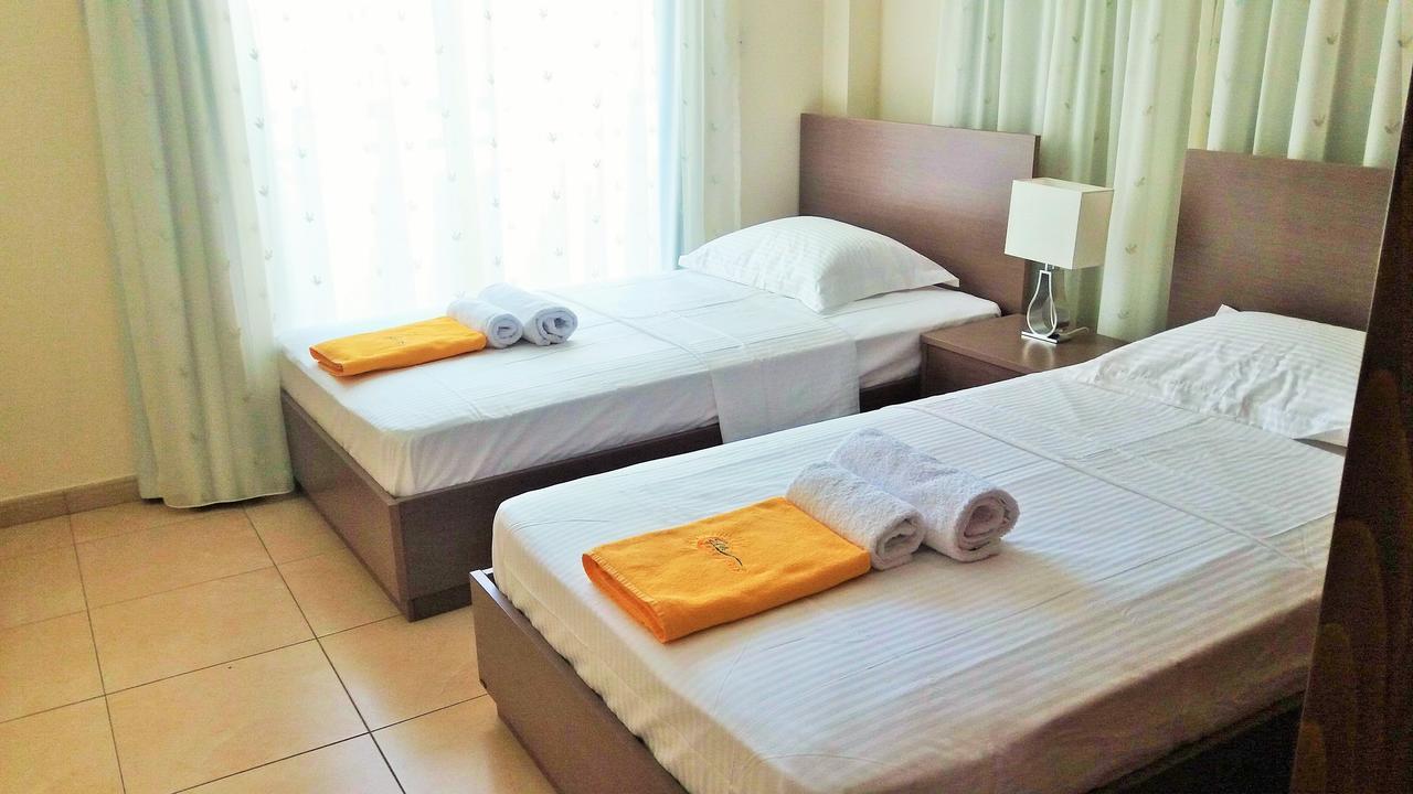101 Mandritis Court Apartment ลาร์นาคา ภายนอก รูปภาพ