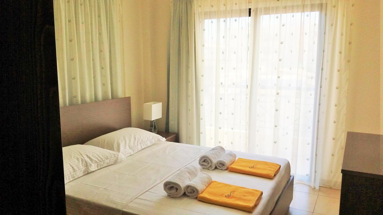 101 Mandritis Court Apartment ลาร์นาคา ภายนอก รูปภาพ