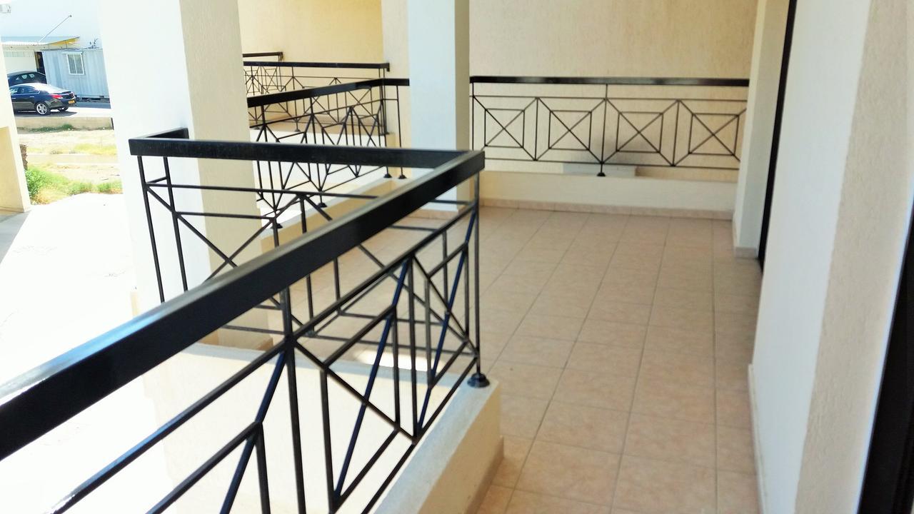 101 Mandritis Court Apartment ลาร์นาคา ภายนอก รูปภาพ